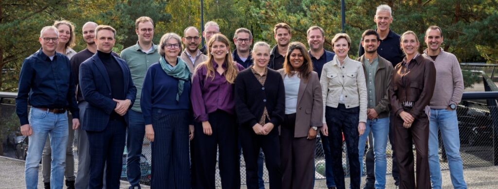 Groepsfoto van het team VvE Verduurzamen van Centraal Beheer en de samenwerkingspartners